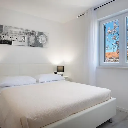 Apartment With Parking Space - 26948 Medulin