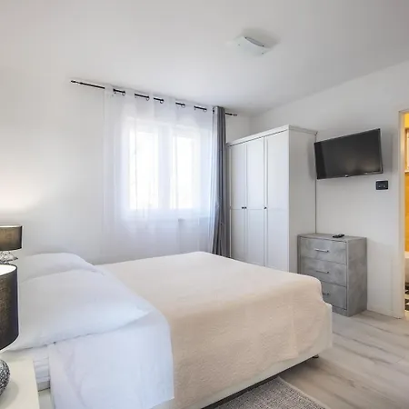 With Parking Space - 26948 Appartement Medulin